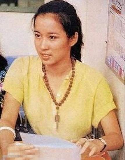 朱玲玲：天生富贵命，18岁风光嫁豪门，27年后离婚，50岁再嫁豪门