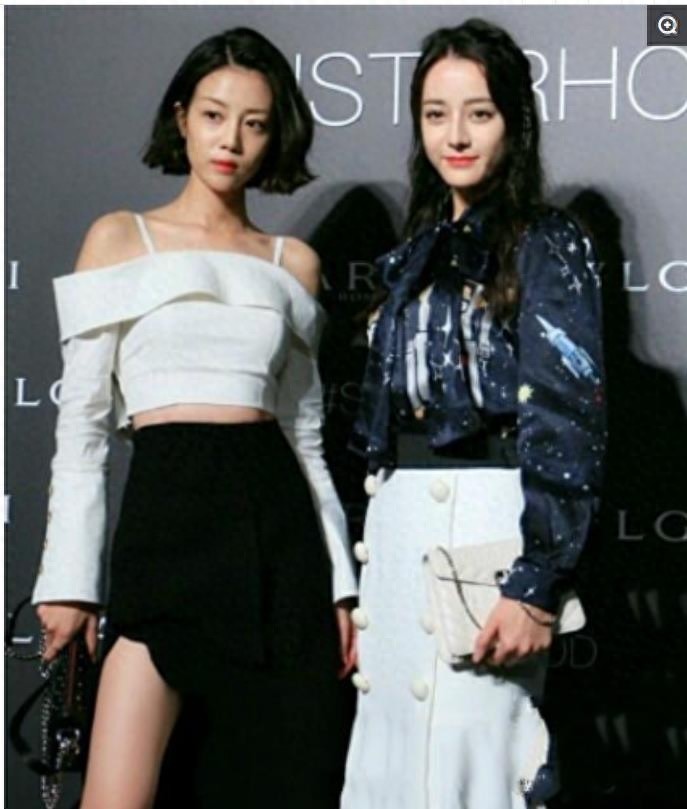 迪丽热巴和李溪芮同台亮相比腿长，网友：大家注意看下第4张