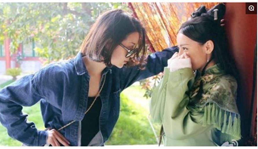 迪丽热巴和李溪芮同台亮相比腿长，网友：大家注意看下第4张