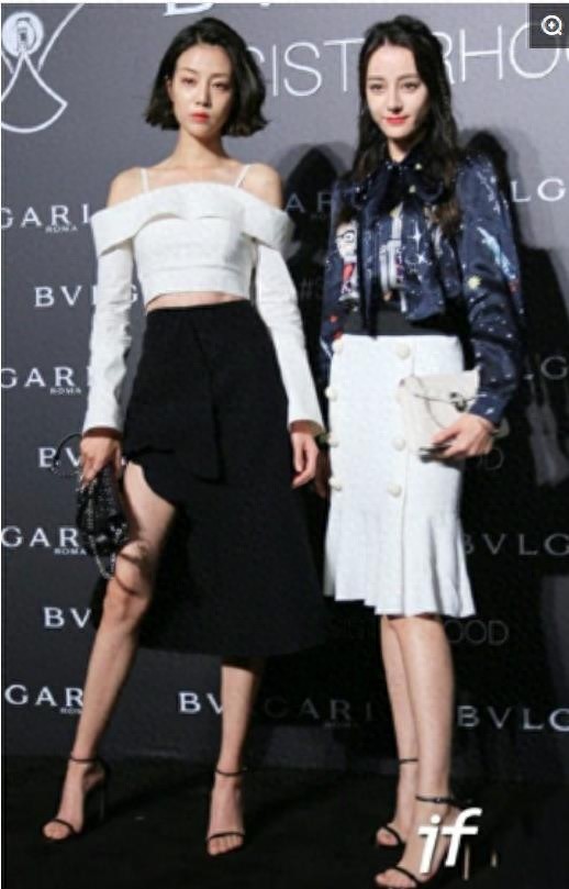 迪丽热巴和李溪芮同台亮相比腿长，网友：大家注意看下第4张