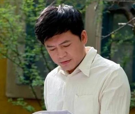 57岁何政军隐藏27年的妻子，不仅年轻貌美，还是大家的圈内老熟人