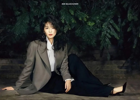 刘涛胶片感写真大片，展现东方女人的神秘感