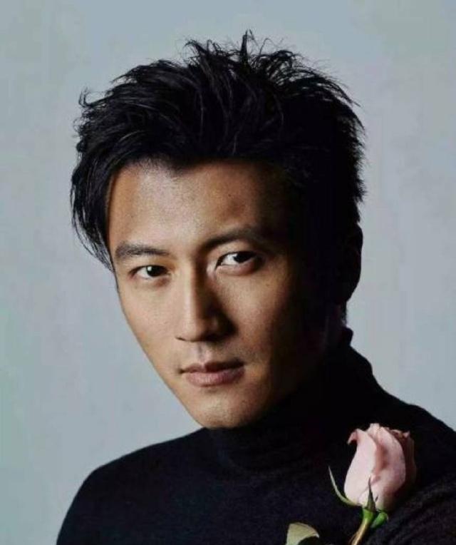 谢霆锋又陷入食品门，送阿娇婚礼喜饼有致癌物，本人的回应是