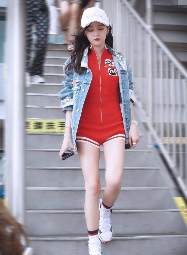 吴宣仪有多会穿？把连体裤穿出了泳衣即视感，真是越看越喜欢！