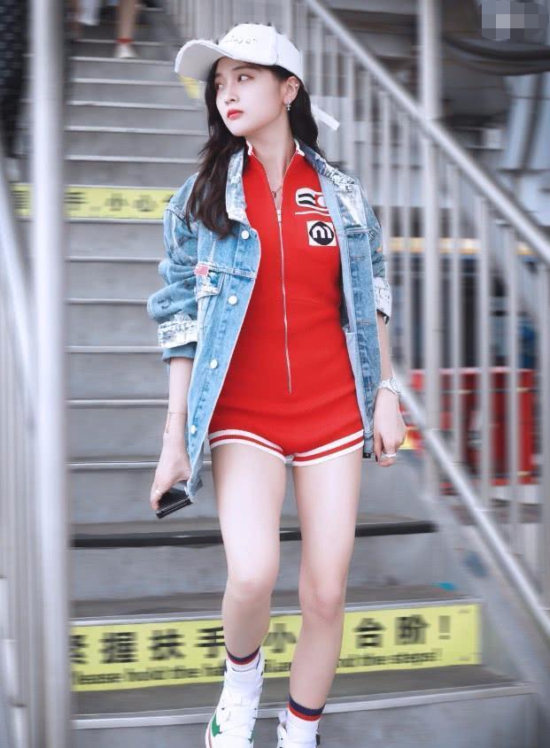 吴宣仪有多会穿？把连体裤穿出了泳衣即视感，真是越看越喜欢！