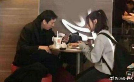 王思聪带学生妹在酒店“过夜”，冯提莫13秒视频遭疯转网友：换口味了