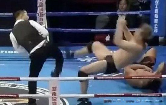 杨建平台上打日本人全视频原声 KO对手比赛是真的吗