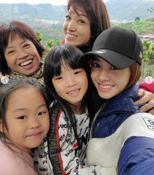 蔡依林与妈妈同框