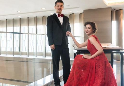 贾静雯前夫再婚至今无子，妻子林若亚不肯生，网友：这是你应得的