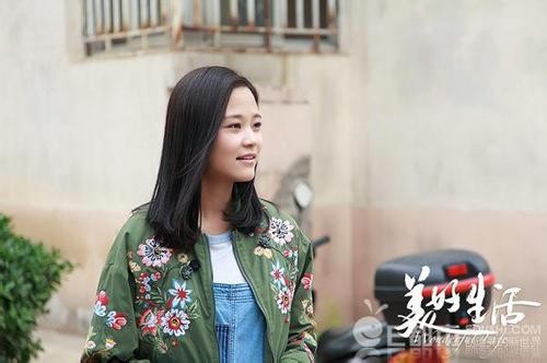 岳红的女儿岳以恩不好看太丑了演技太差？岳以恩资料男朋友是谁