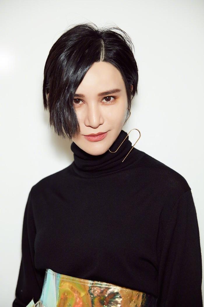 相比尚雯婕不买水军上热搜，某明星因绯闻疑似买自己“下热搜”