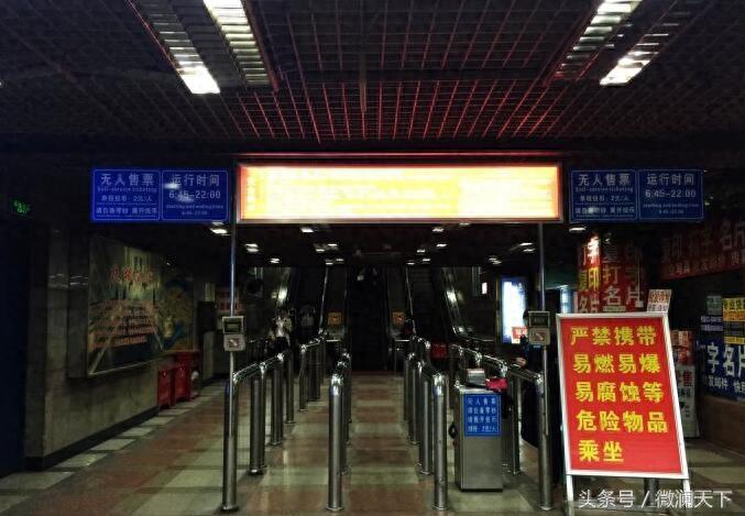 山城重庆有个大电梯,长100多米,每人收费2元