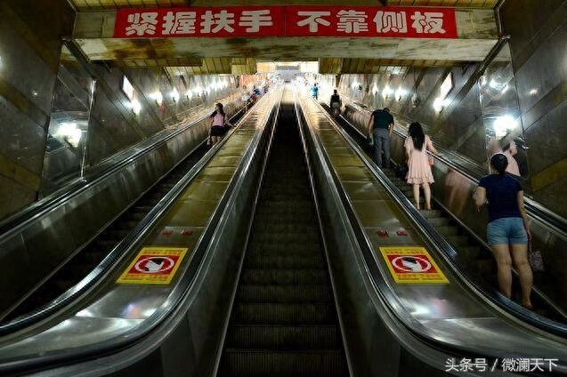 山城重庆有个大电梯,长100多米,每人收费2元