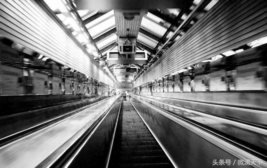 山城重庆有个大电梯,长100多米,每人收费2元