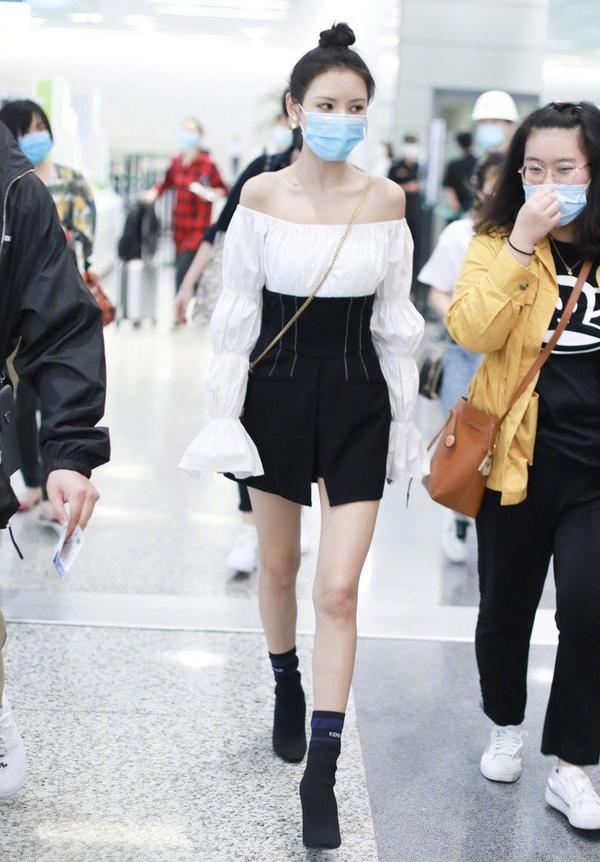 王思聪最美前女友!29岁张予曦瘦成纸片人,筷子腿比郑爽还细