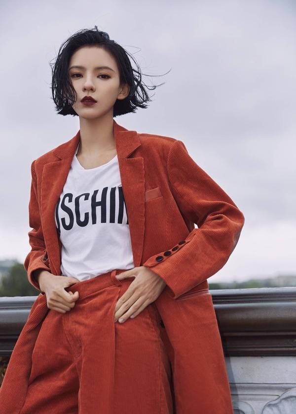 王思聪最美前女友!29岁张予曦瘦成纸片人,筷子腿比郑爽还细