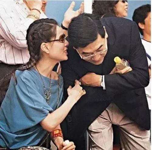 郭应泉为什么甩了小龙女（李若彤与男友相恋十年为何分手）