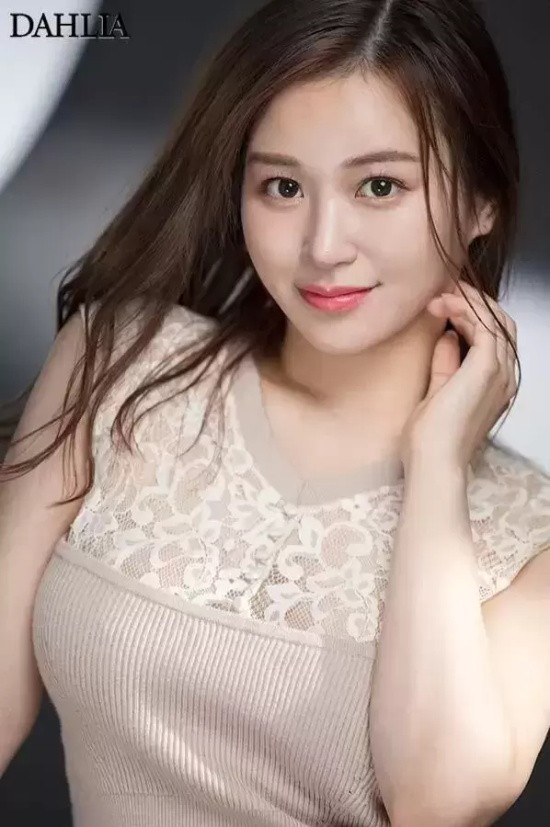 新鲜血液芦名ほのか美图分享，直接把男演员打趴！