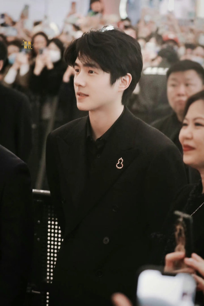 刘昊然郑州活动路透 是文质彬彬的小公子没错了  