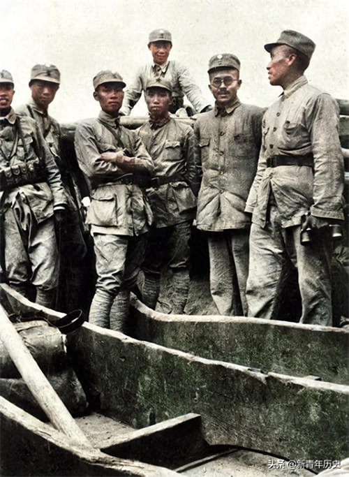 一组抗战时期的彩色老照片，再现将帅云集的八路军，致敬和缅怀