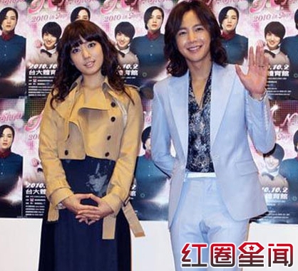 张根硕女友是谁家庭资料揭秘 张根硕朴信惠疯狂吻照