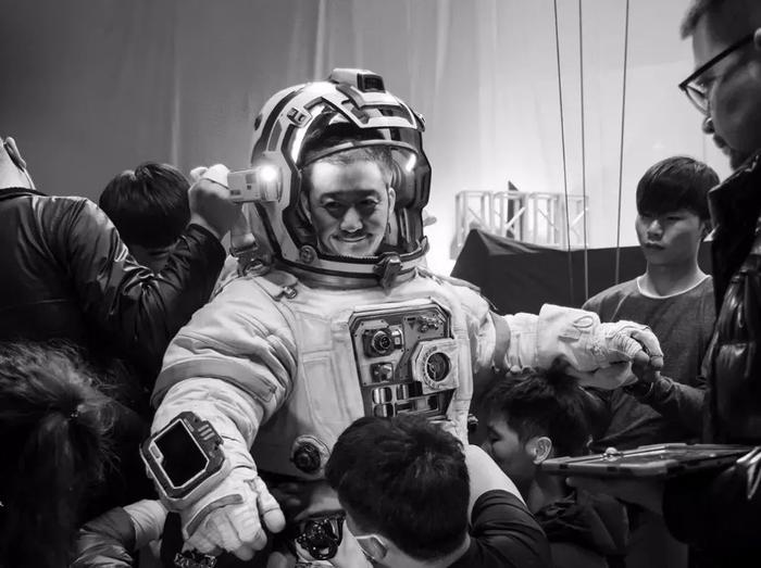 《三体》《流浪地球》之后,刘慈欣再出神作,太燃了!